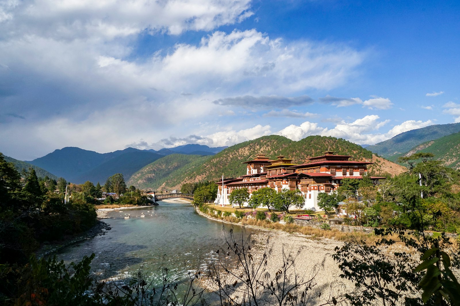 Punakha Dzong at the confluence of the Pho Chhu and Mo Chhu rivers
